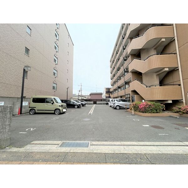 17/17 駐車場