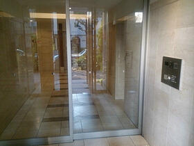 16/26 エントランス