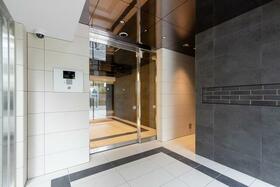 16/16 エントランス