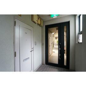 16/23 エントランス