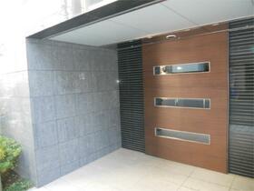 2/2 エントランス