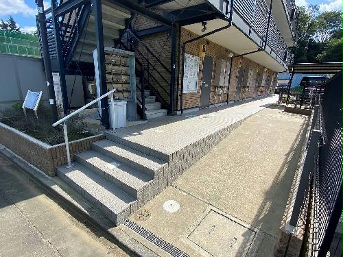 13/16 エントランス