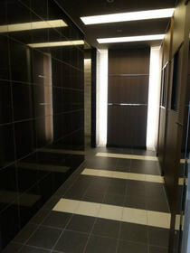 16/19 エントランス