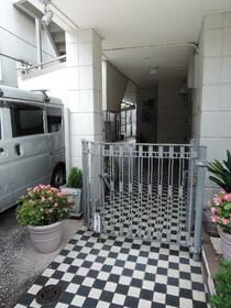 16/19 エントランス