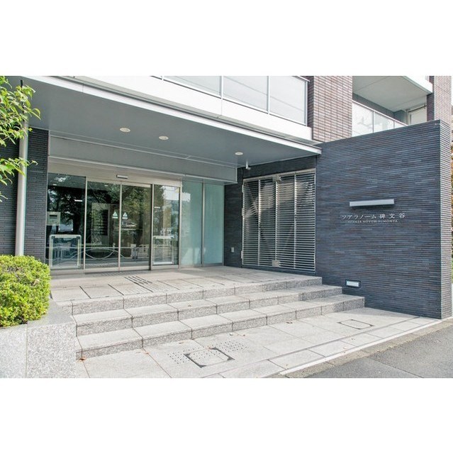 13/18 エントランス