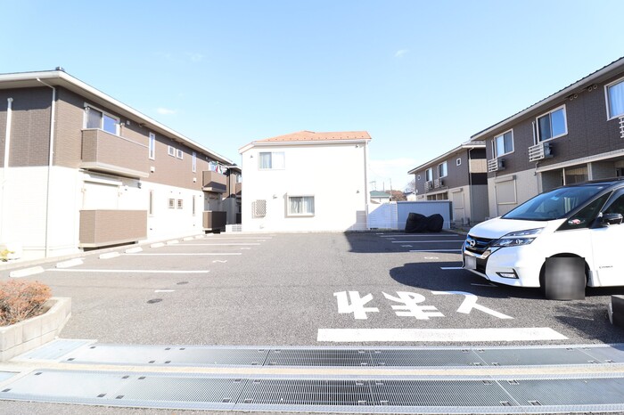 17/17 駐車場