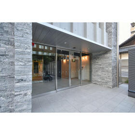 16/16 エントランス