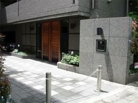 16/16 エントランス