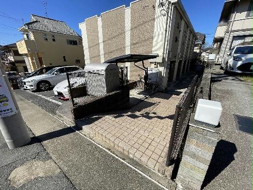 16/19 エントランス