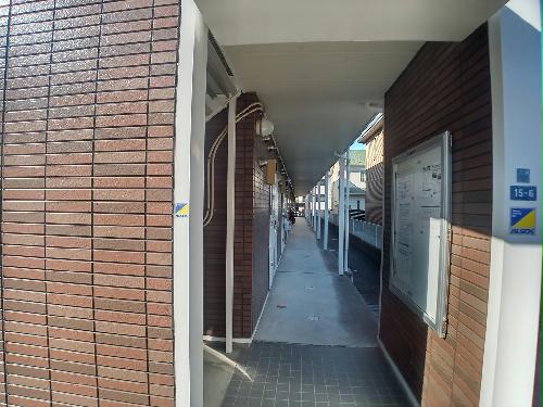 13/18 エントランス