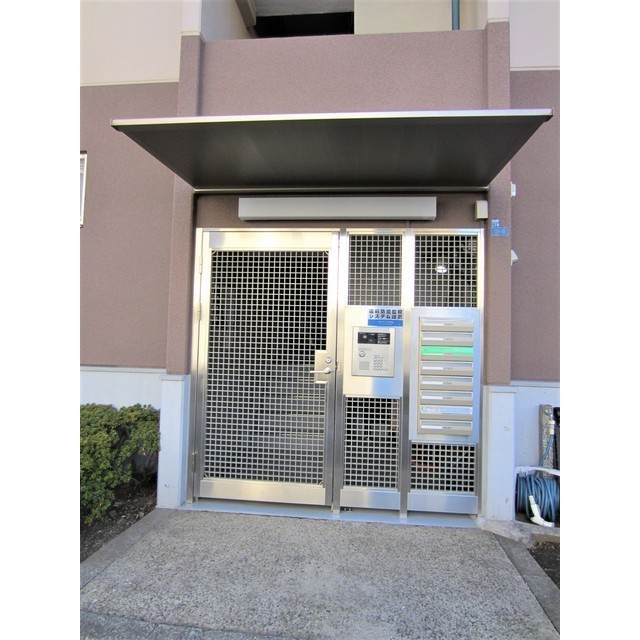 13/14 エントランス