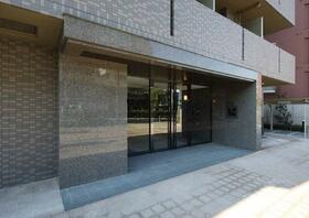 16/16 エントランス