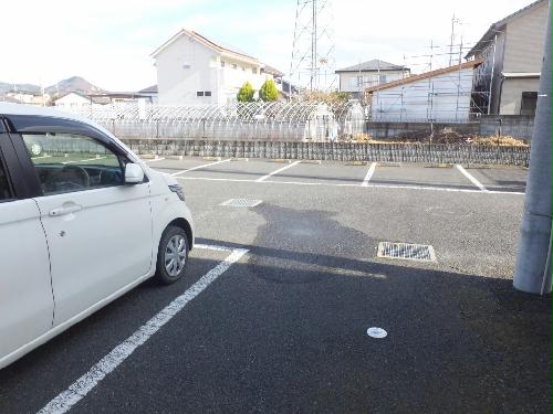 13/19 駐車場