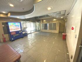 16/16 エントランス