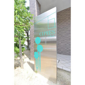 16/16 エントランス