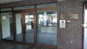 16/17 エントランス