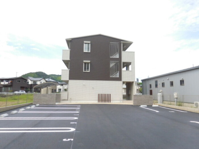 17/17 駐車場