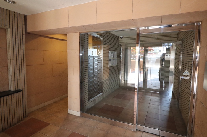 18/20 エントランス