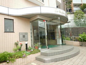 16/19 エントランス