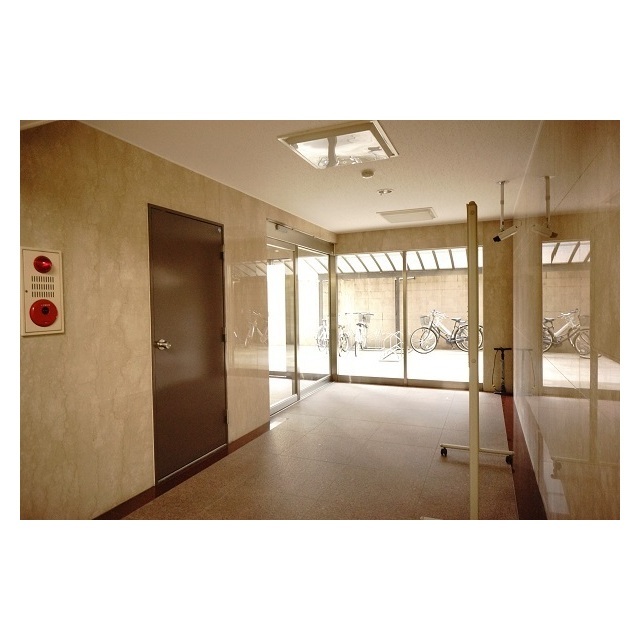 16/18 エントランス