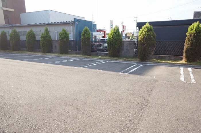 18/22 駐車場
