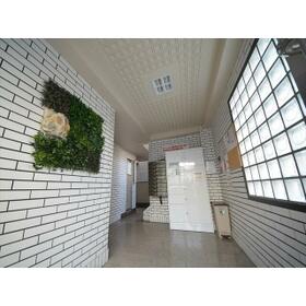 16/16 エントランス