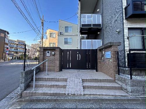 14/14 エントランス