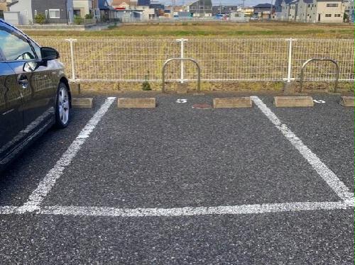 13/13 駐車場