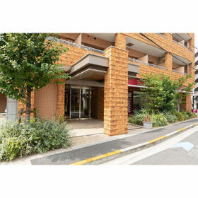 2/2 エントランス