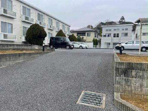 13/14 駐車場