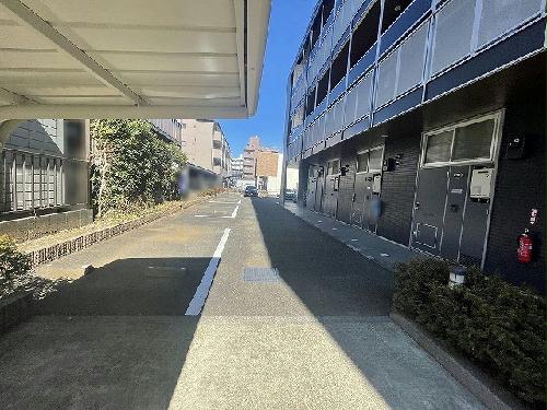 13/14 駐車場