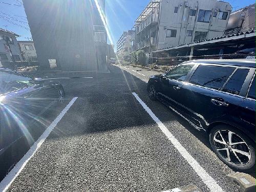 14/14 駐車場