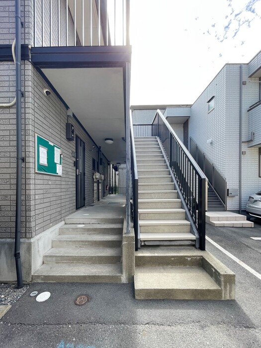 18/23 エントランス