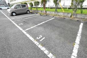 14/14 駐車場