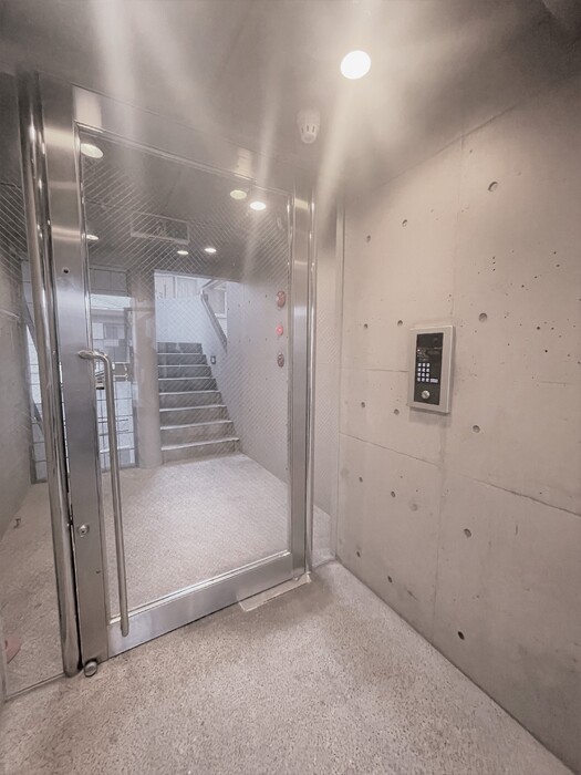 20/20 エントランス