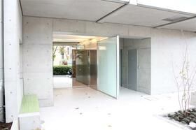 16/17 エントランス