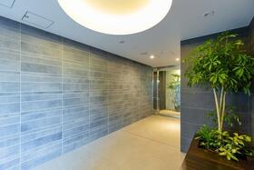 16/16 エントランス