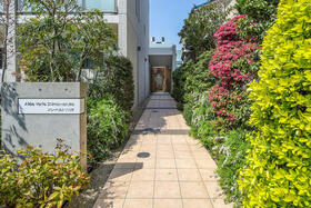 16/23 エントランス