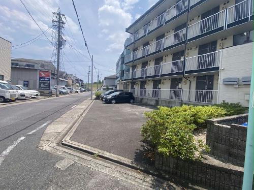 13/14 駐車場