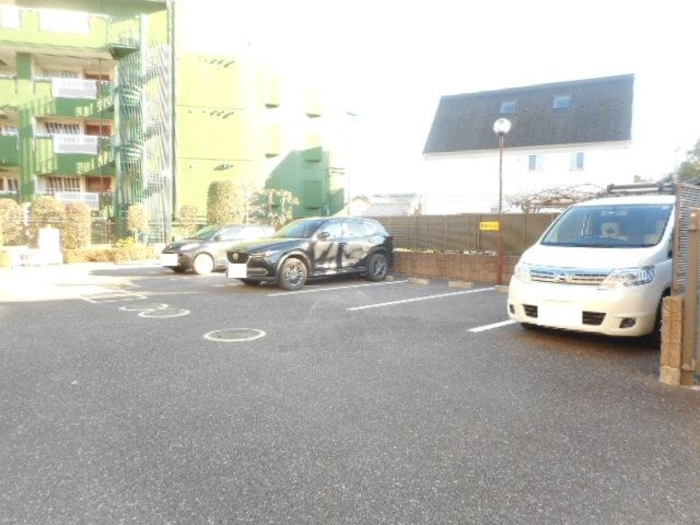 18/18 駐車場