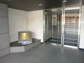 2/4 エントランス