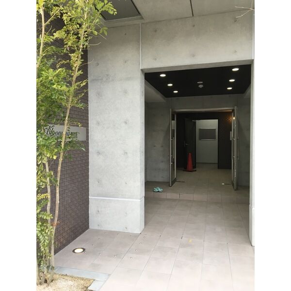 18/28 エントランス