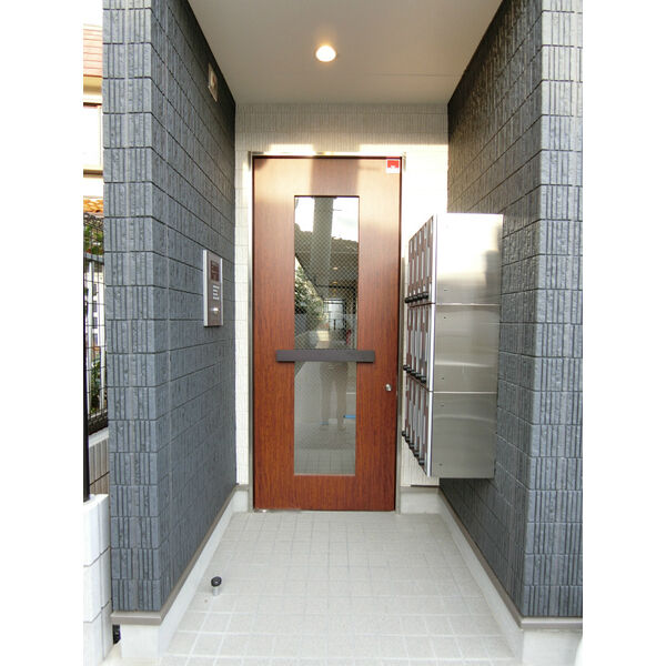 16/16 エントランス