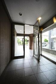 16/16 エントランス