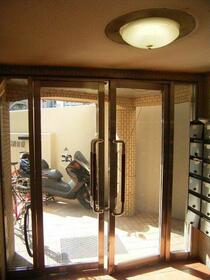 2/2 エントランス