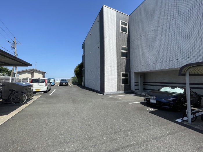 18/22 駐車場
