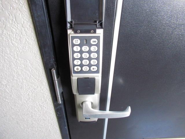 22/27 エントランス