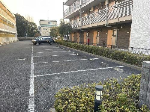 13/18 駐車場