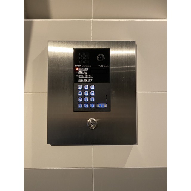 20/23 エントランス