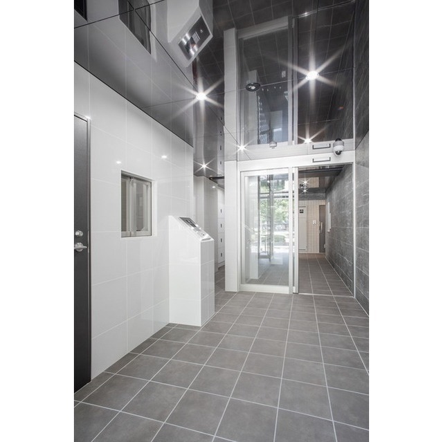 18/28 エントランス